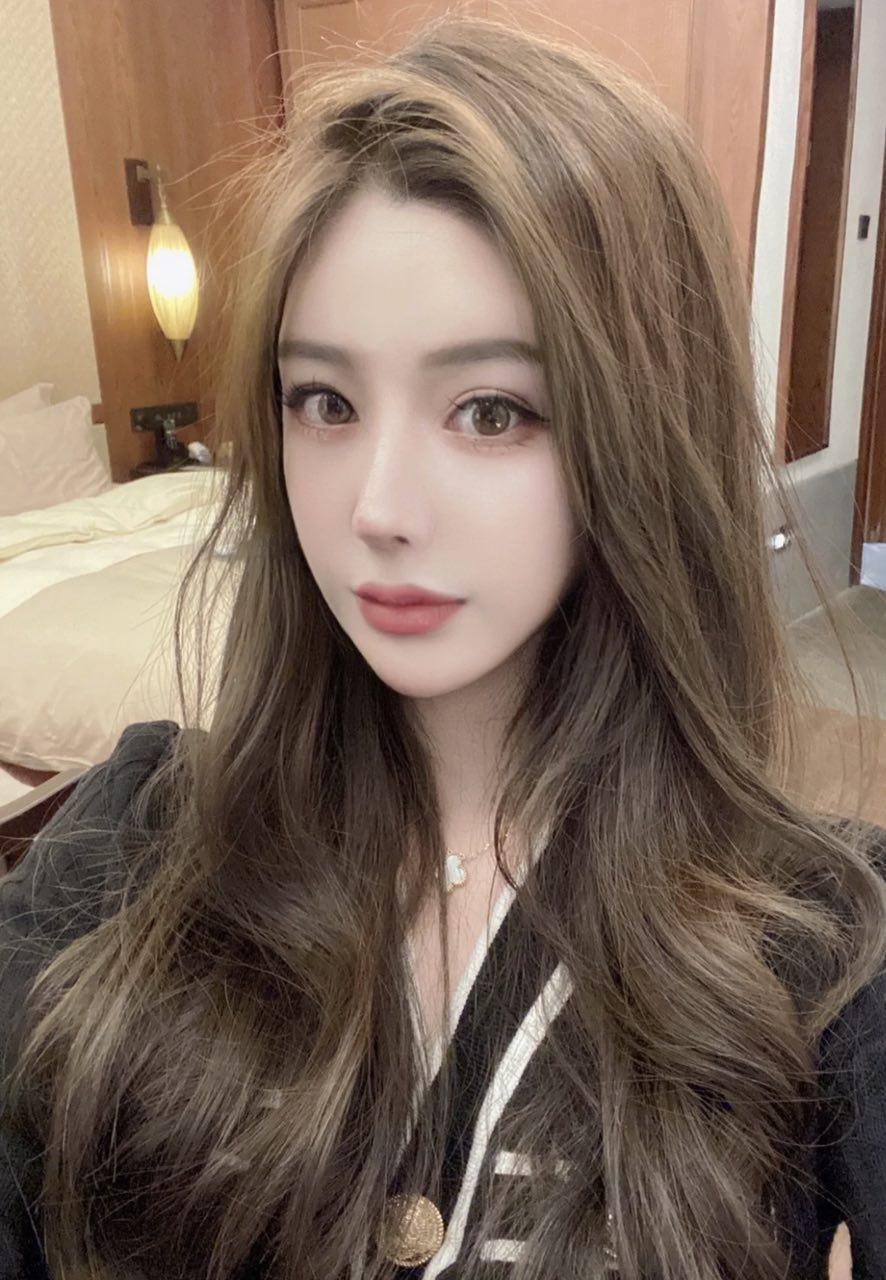 江阴纯欲sao货，粉嫩小穴水直流。